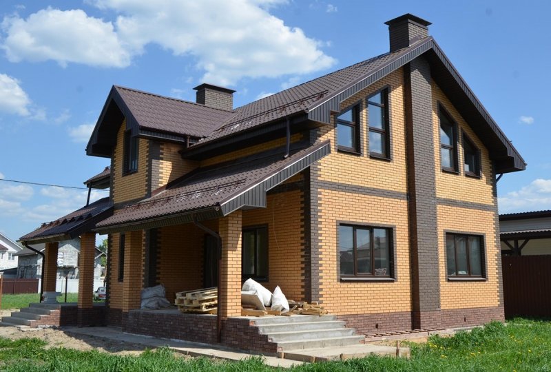 Загородный дом из кирпича
