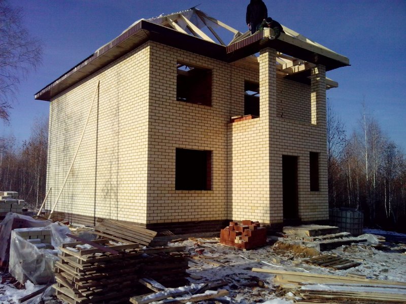 Дом из кирпича стройка