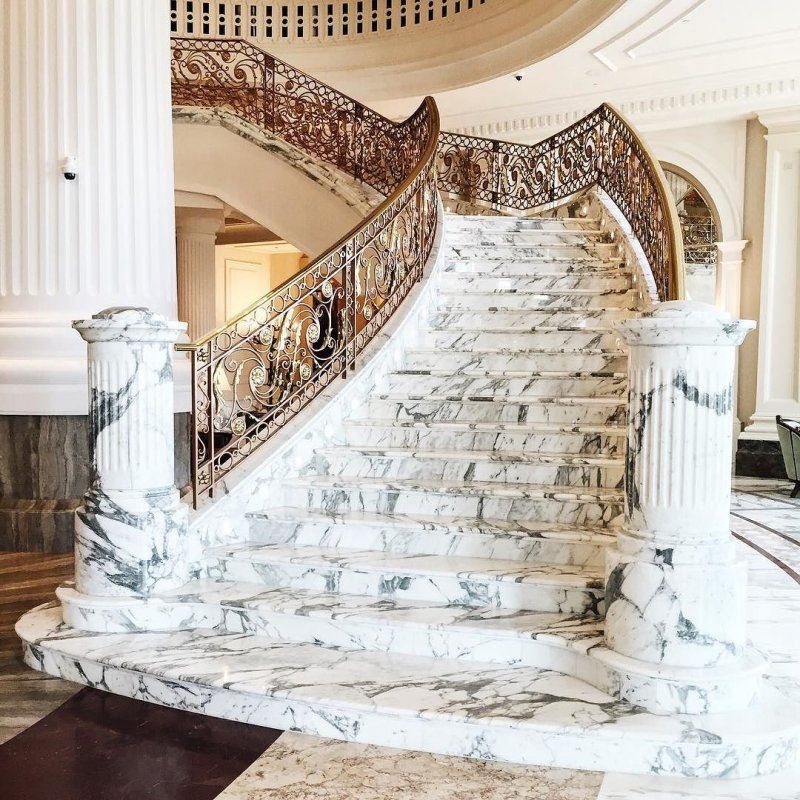 Мраморная лестница