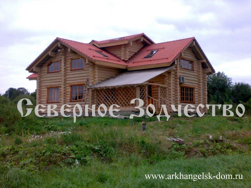 Дом из тесанного бревна
