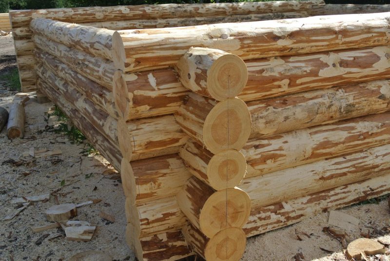 Срубы бань из бревна ручной рубки