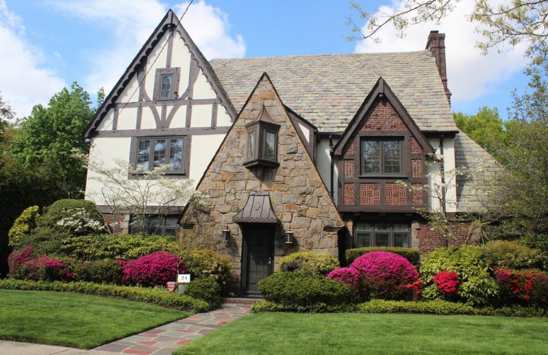 Стиль Тюдор (Tudor Revival Cottage)