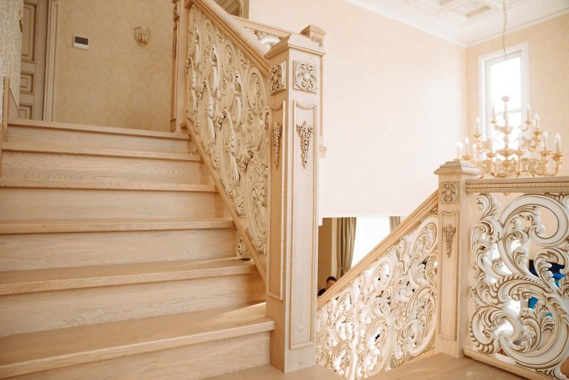 Резная лестница