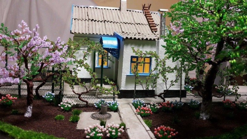 Композиция из бисера с домиком