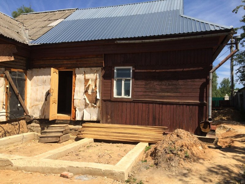 Каменный пристрой к деревянному дому
