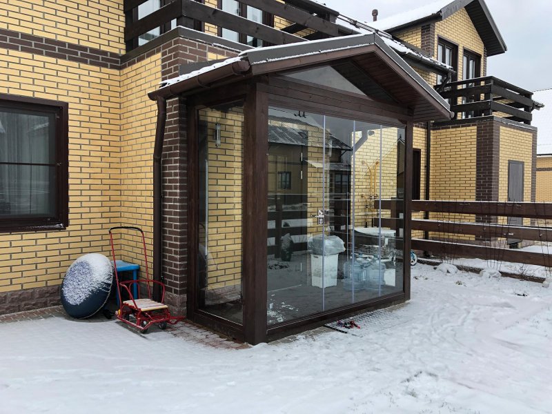 Крыльцо с остеклением для частного