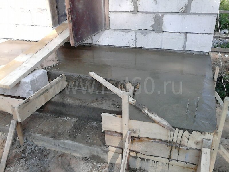 Крепление крыльца к дому из пеноблока
