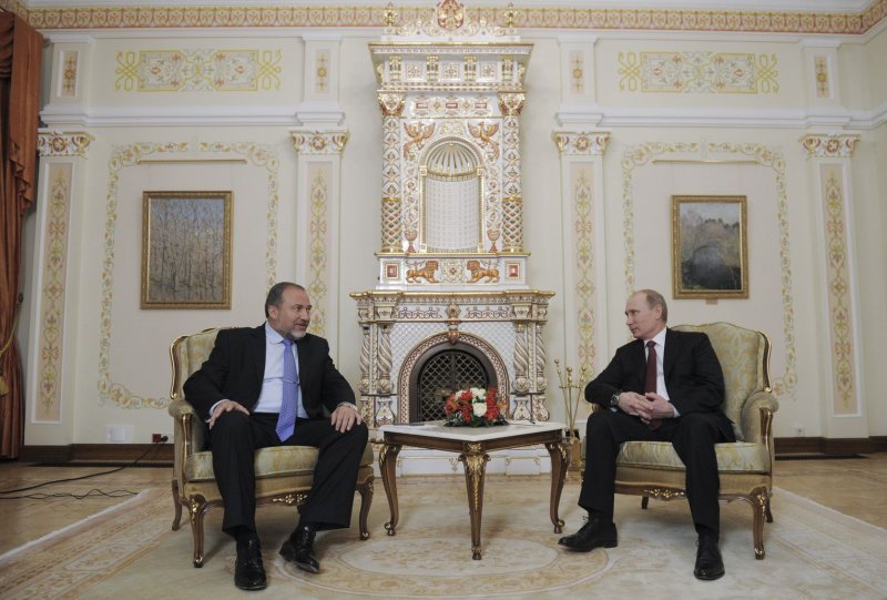 Путин у камина