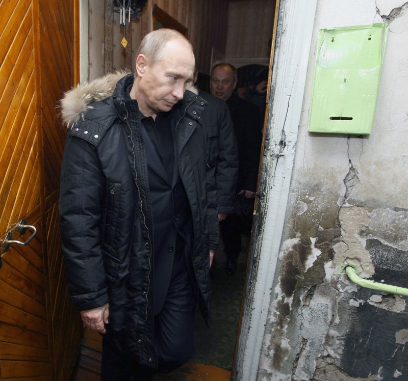 Путин в подъезде