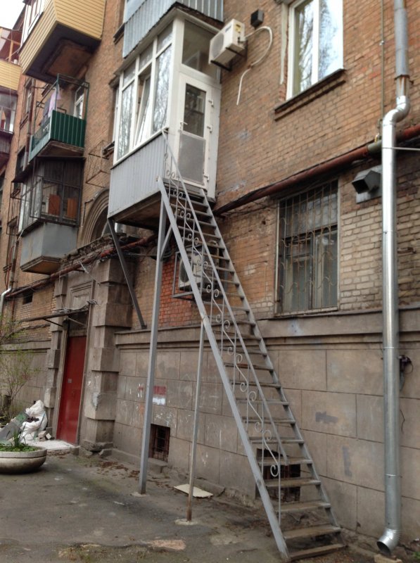 Пристройка к балкону в многоквартирном