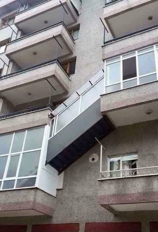 Огромный пристроенный балкон