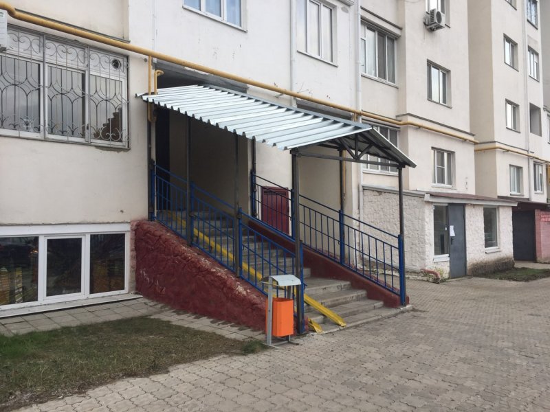 Козырек многоквартирного дома
