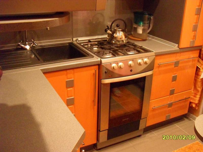 Кухня с газовой плитой