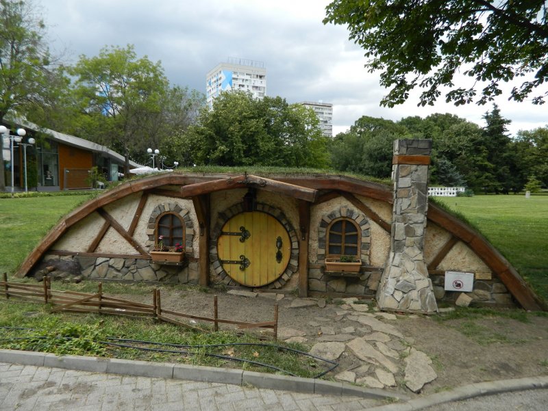 Беседка в стиле хоббитов