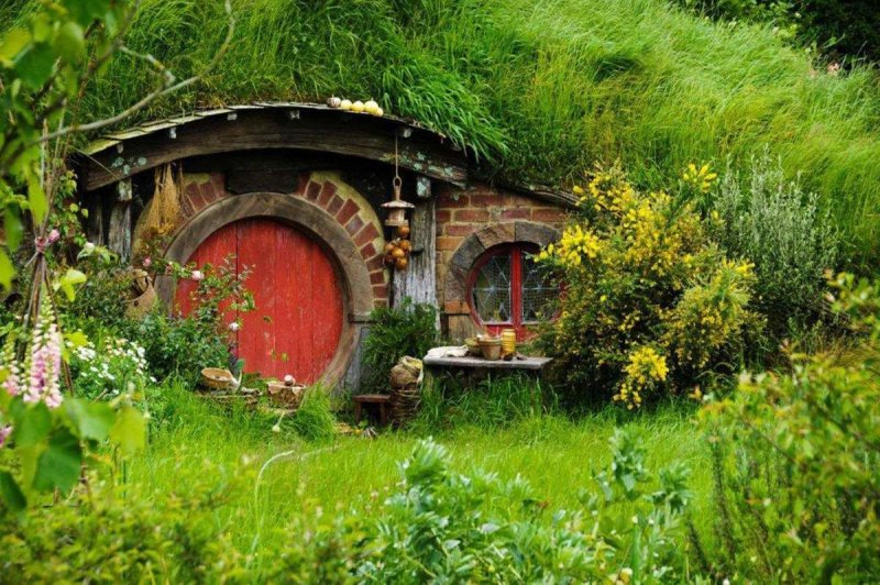 Дом Хоббита»/the Hobbit House (Уэльс, Великобритания)