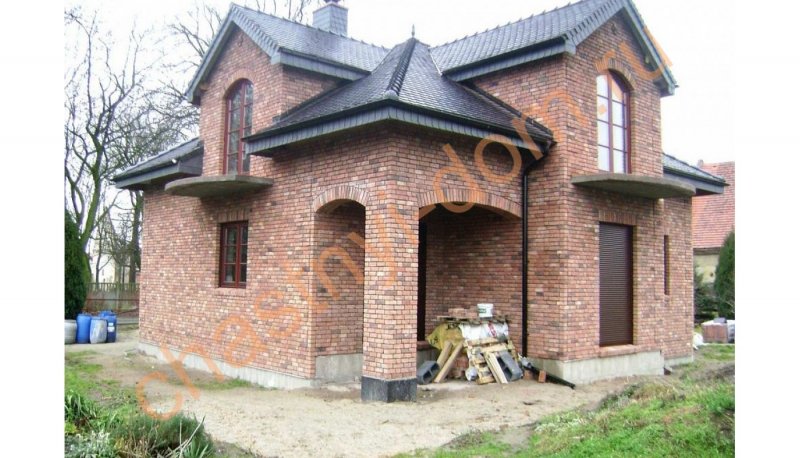 Дом из состаренного кирпича