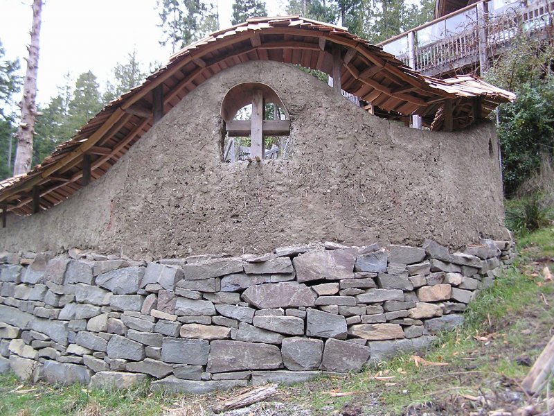 Домик из бутового камня