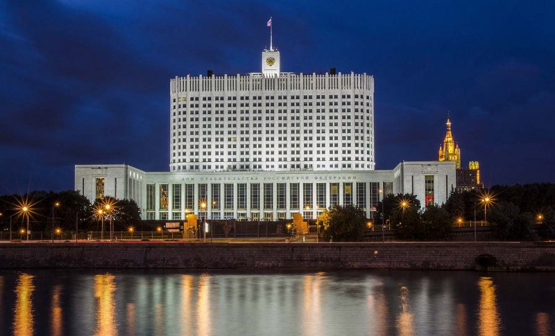 Белый дом (здание правительства РФ В Москве). Архитектор д.н. Чечулин