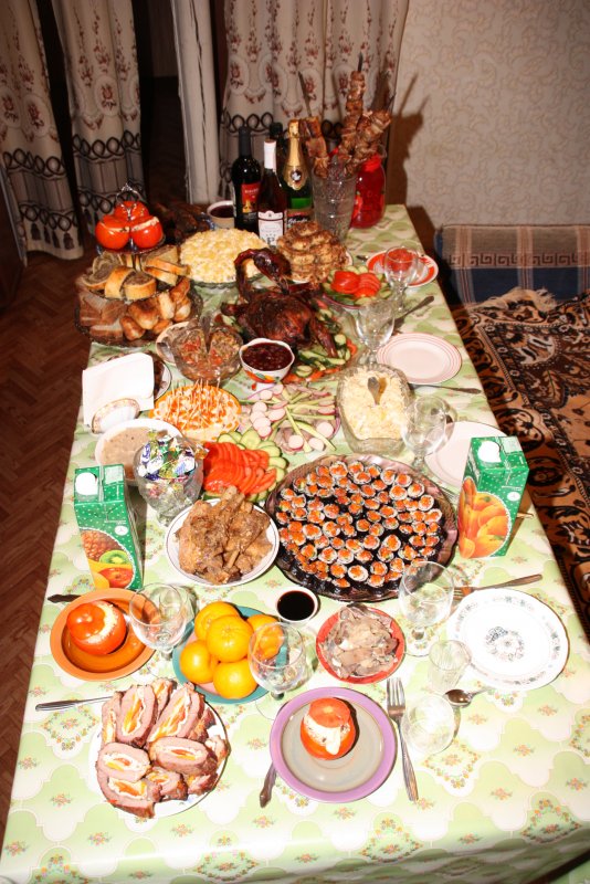 Новогодний стол в селе