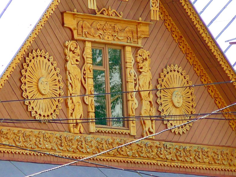 Резные фронтоны