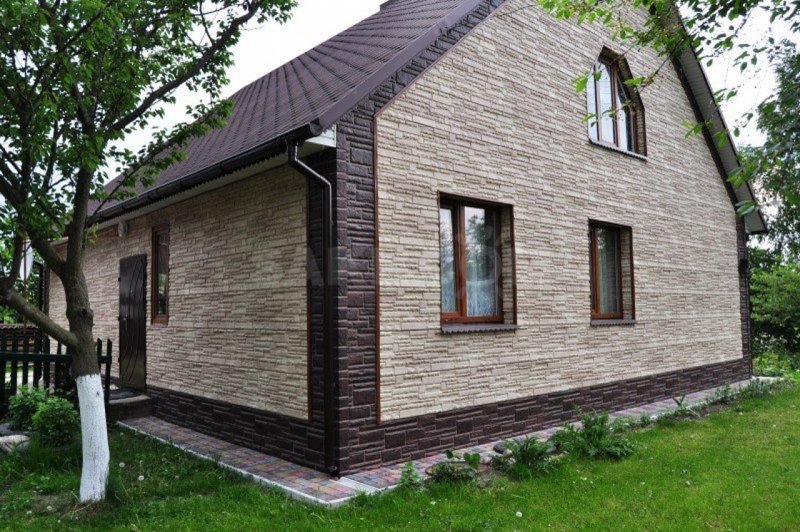 Скалистый камень Алтай