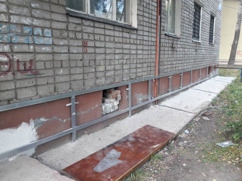 Отделка цоколя сайдингом