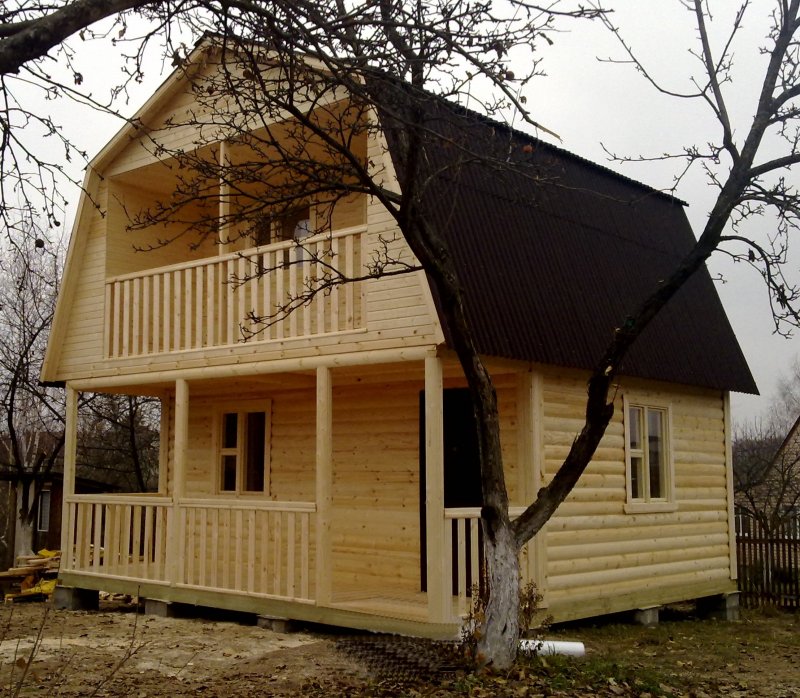 Дача с мансардной крышей