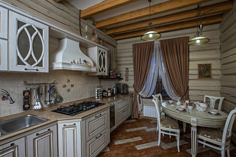 Кухня в деревянном доме