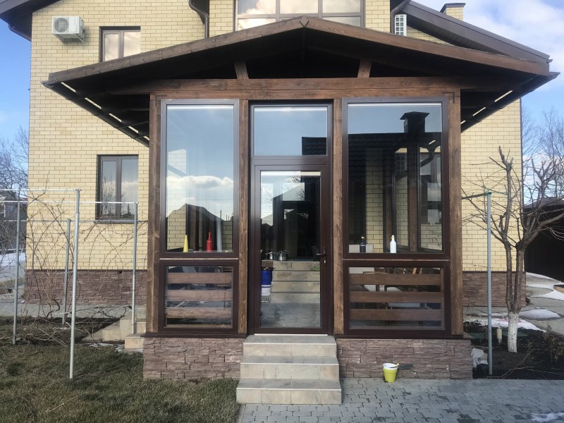 Застекленная входная группа в частный дом