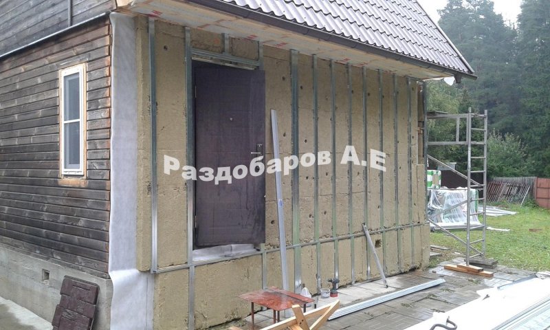 Обшить деревянный дом снаружи сайдингом с утеплителем