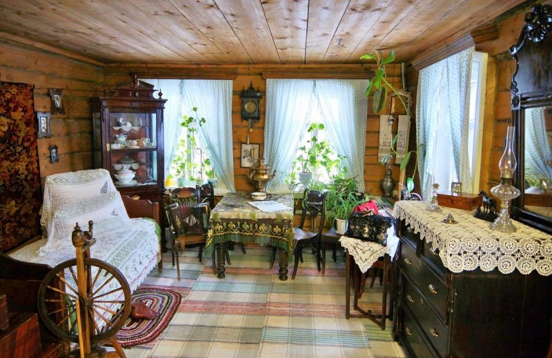 Деревенский домик внутри