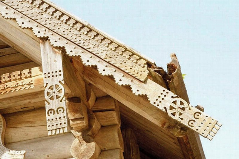 Домовая резьба по дереву причелины