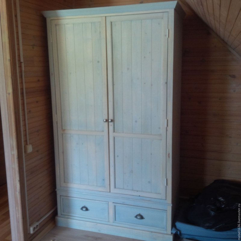 Шкаф из дерева