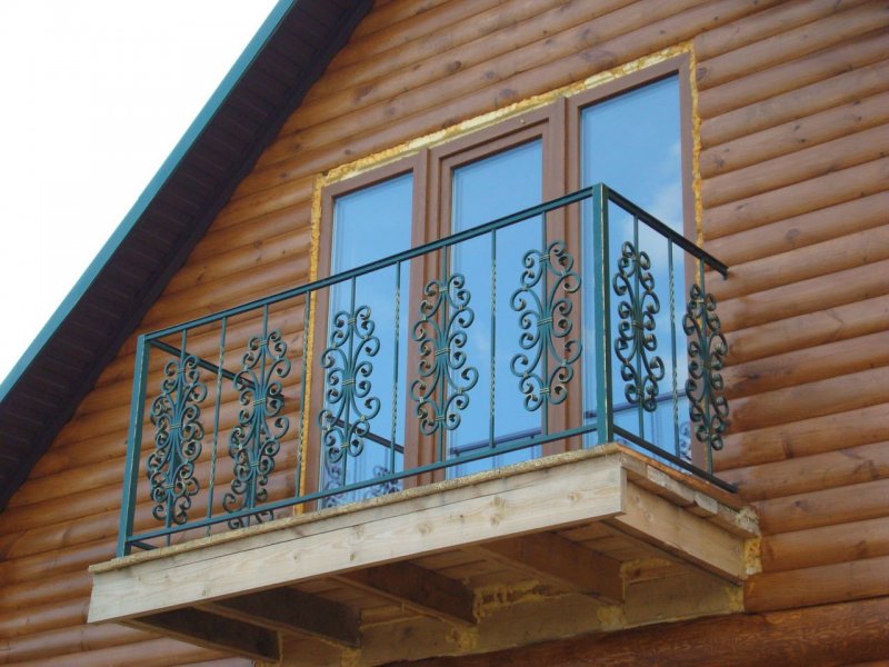 Красивые деревянные балконы
