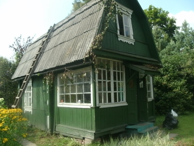 Старенький дачный домик