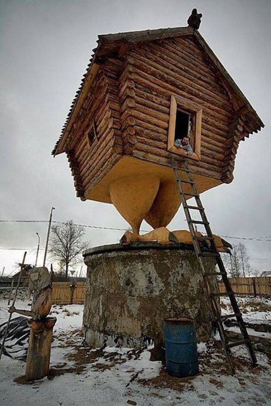 Избушка на курьих ножках в Ленинградской области Ульяновка