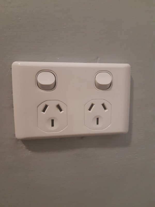 Розетки в номерах отеля