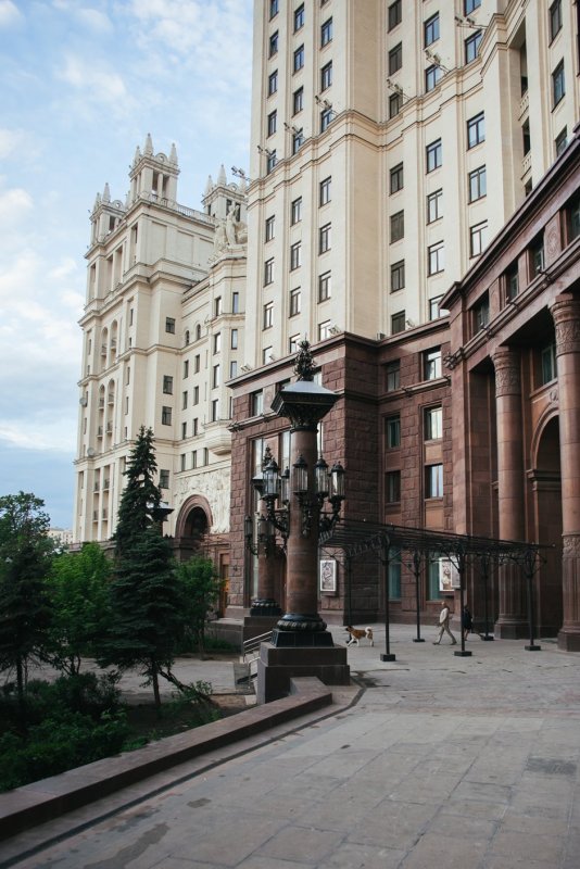 Сталинская высотка в Москве на Котельнической набережной