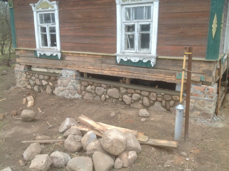 Ремонт старого деревянного дома в деревне
