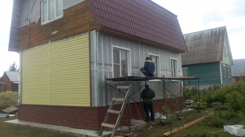 Отделка дачного дома сайдингом