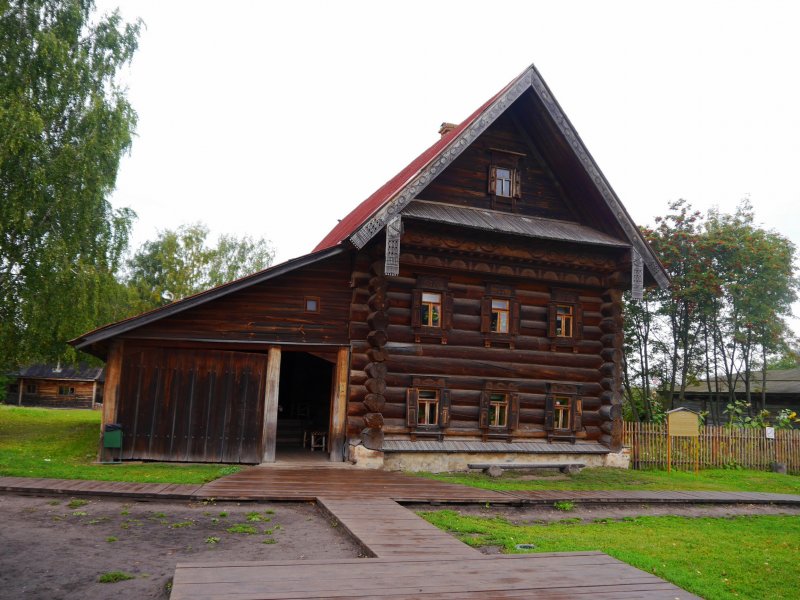 Дверь в русской избе