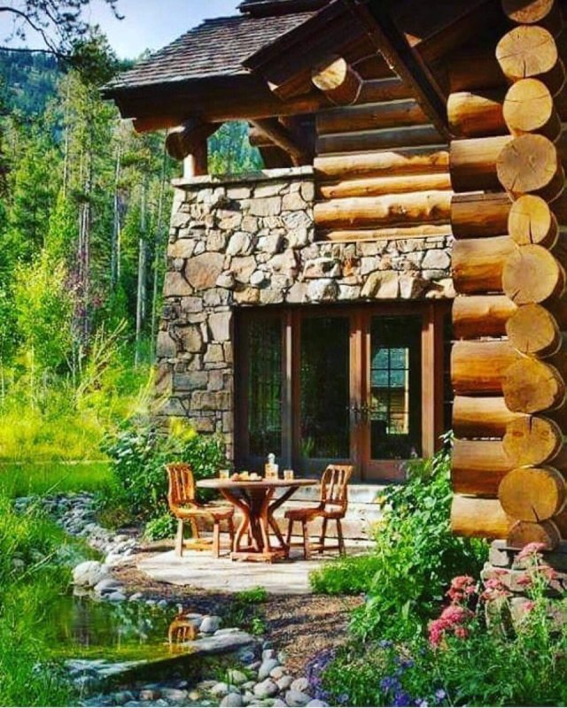Баня из камня и дерева