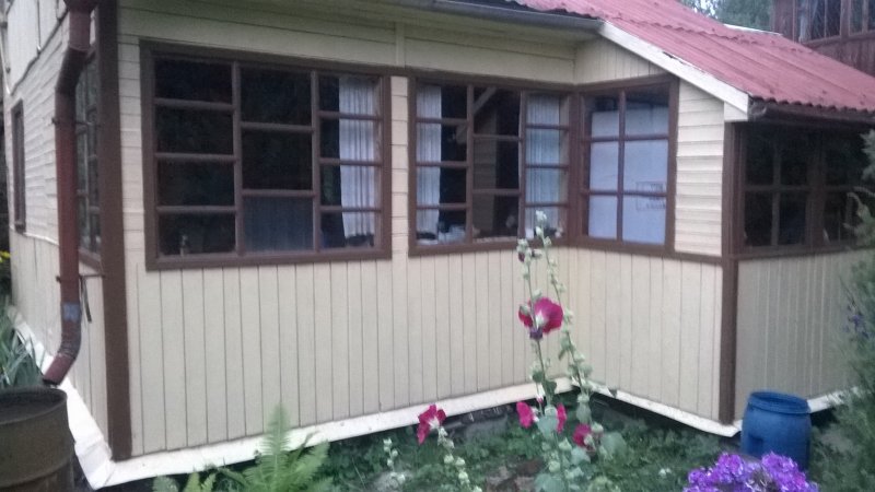 Покраска дачи снаружи компрессором
