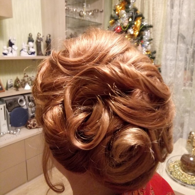 Коктейльная прическа