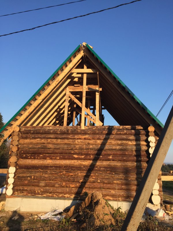 Фронтон крыши бани