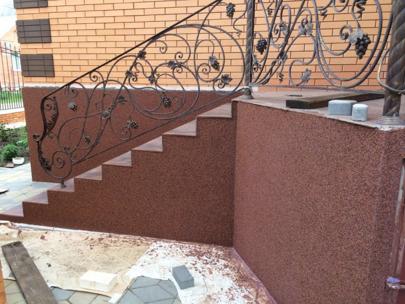 Комбинированный фасад с мраморной крошкой