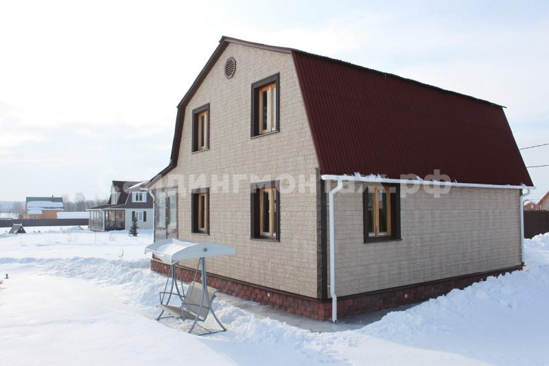 Дом с ломаной крышей облицовка