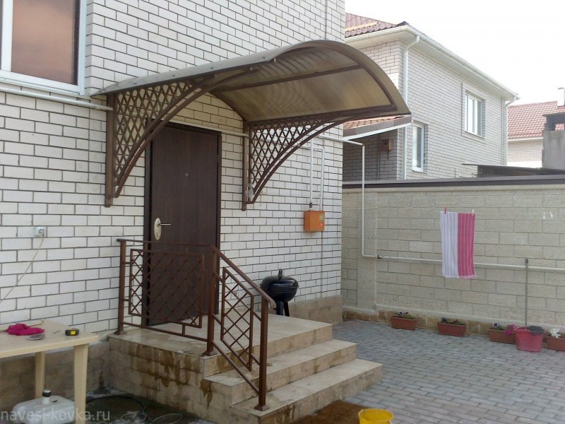 Универсальное крыльцо из поликарбоната