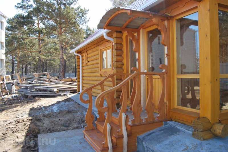 Резное крыльцо