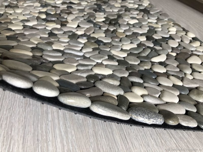 Коврик из гальки